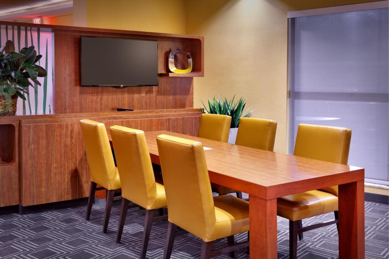 Towneplace Suites By Marriott Dickinson Esterno foto